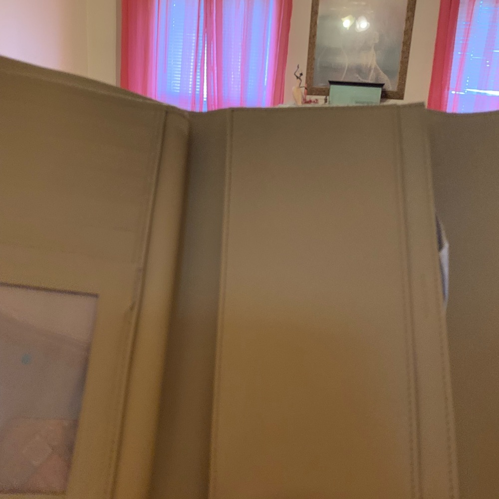 Beautiful Gold Wallet - Picture 4 of 5